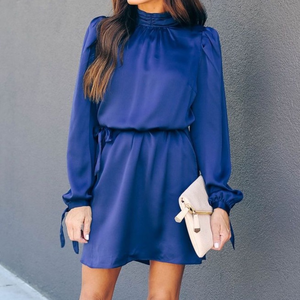Tie long sleeve dress